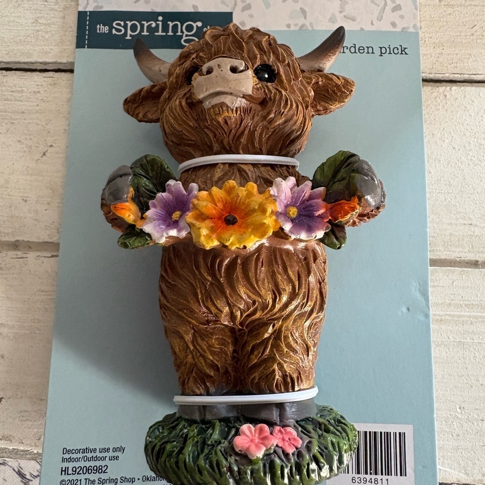 The Spring Shop Highland Cow Garden Pick - Brown with Colorful Flowers